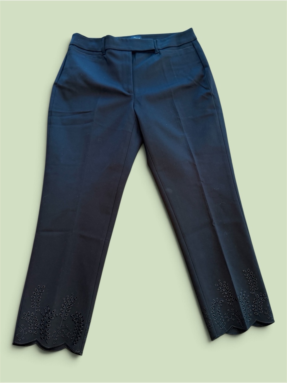 White House Black Market - Black Cropped Scallop Hem- Women’s Trousers